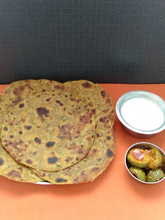 દૂધી અને મેથી ના થેપલા (Dudhi Methi Thepla Recipe In Gujarati) રેસીપી મુખ્ય ફોટો