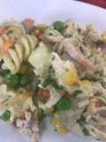 Ensalada de pastas, pollo y jamón