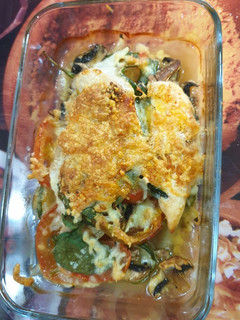 Una foto de Pechuga de pollo rellena al microondas