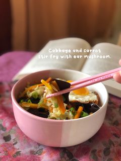 Foto resep Tumis kubis, wortel dan jamur kuping (cabbage and carrot stir fry with ear mushroom)