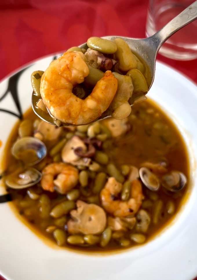 Una foto de Verdinas con Pulpo y langostinos