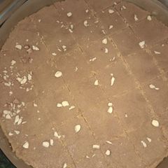 A picture of Gud papdi/ Barfi.