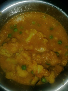 காலிஃப்ளவர் பச்சைப் பட்டாணி குருமா(cauliflower peas kurma recipe in tamil) செய்முறை முக்கிய புகைப்படம்