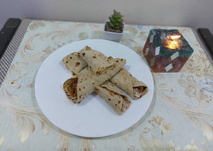 Steps to Prepare Any-night-of-the-week Roti chicken garlic sauce rolls - Quick and Easy Meals