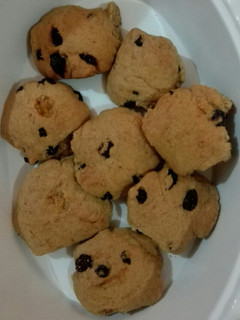 A picture of Cookies with currants # kitchen hunt challenge.