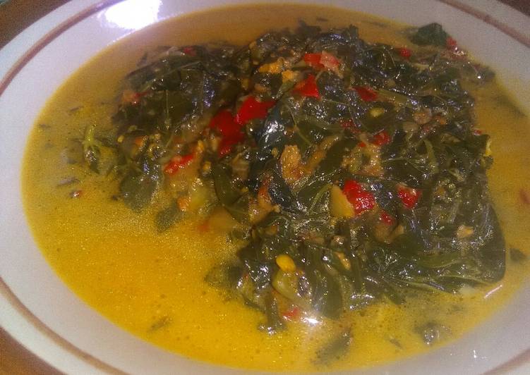 Resep Gulai daun singkong ala me 😋 yang sempurna