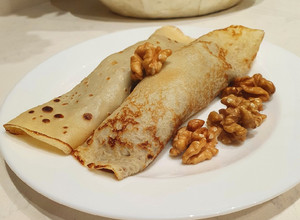 Una foto de Panqueques con dulce de leche y nuez