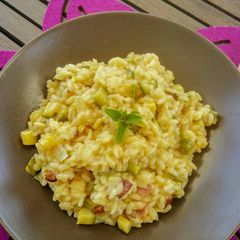 A picture of Risotto with zucchini and saffron.