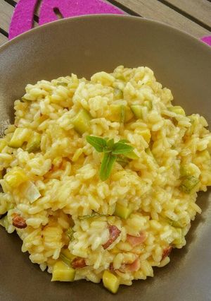 A picture of Risotto with zucchini and saffron.