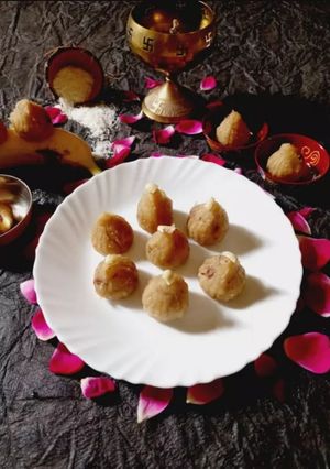 A picture of Banana modak.