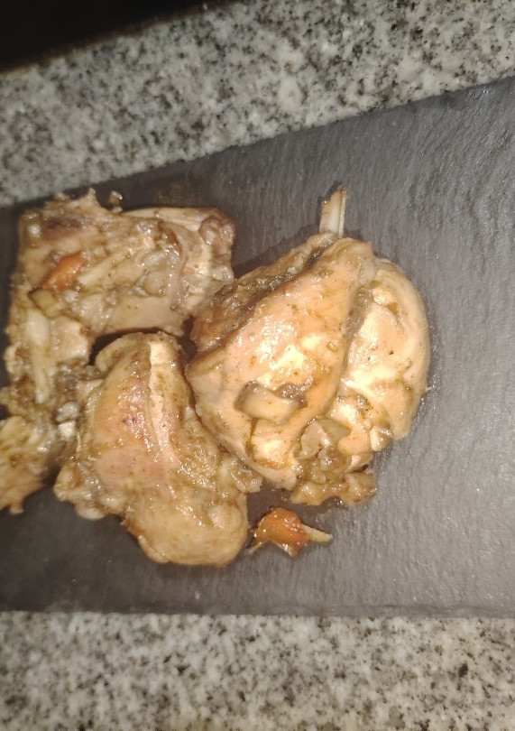 Una foto de Conejo al ajillo borracho