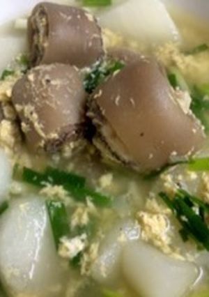 Hình của món Canh Đuôi bò hầm củ cải.