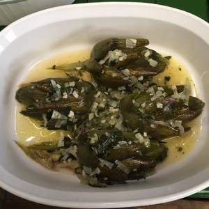 Alcachofas con vino blanco