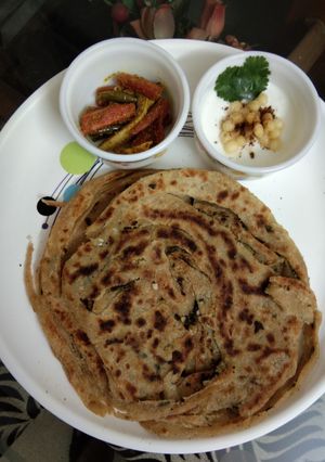 A picture of Garlic Paratha.