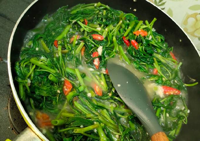 Cara Gampang Menyiapkan Cah kangkung pedas yang Menggugah Selera
