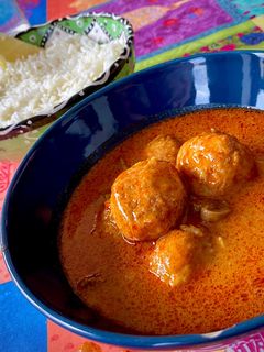 Una foto de Albóndigas de pollo al curry Thai