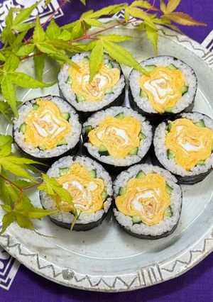 A picture of Japanese Egg Flower Sushi.