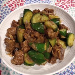 A picture of Cola Ribs with Cucumber.