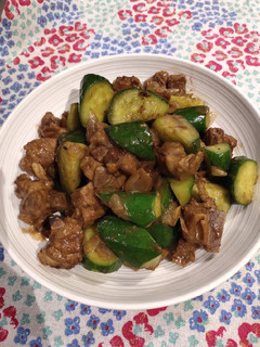 A picture of Cola Ribs with Cucumber.