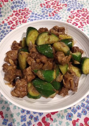 A picture of Cola Ribs with Cucumber.