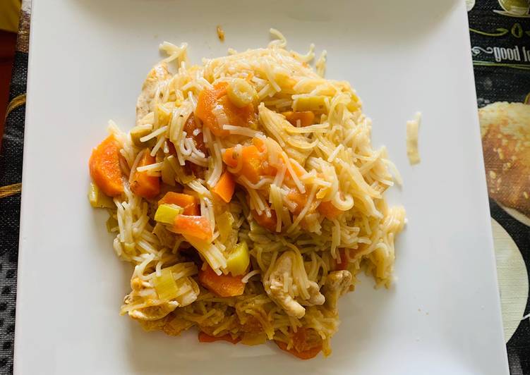 Fideuá de pollo