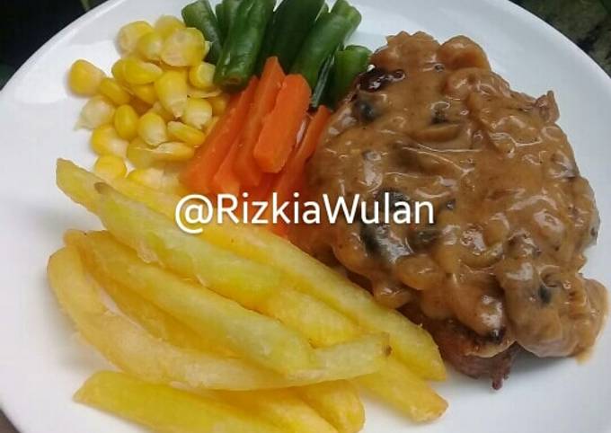 Resep Steak Sapi Saus Jamur Oleh Riz ️ Cookpad