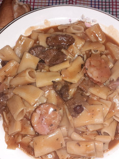 Una foto de Guiso de Mostacholes con Carne y Chorizos