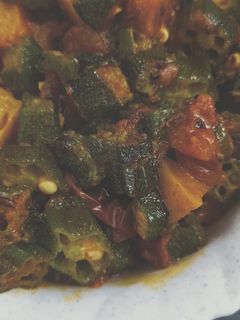 भिंडी की सब्जी (Bhindi ki sabzi recipe in hindi) रेसिपी मुख्य फोटो