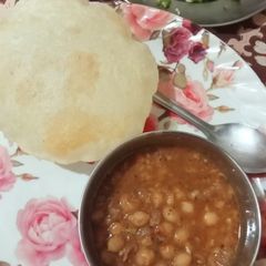A picture of Chole bhature.