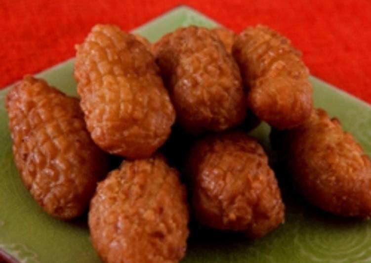 Finger shaped semolina sweets - maakroun