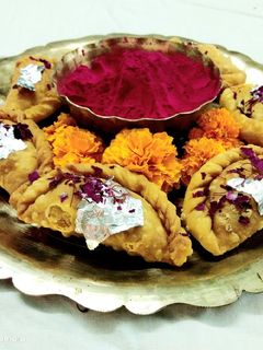 ক্ষীর সুজির গুজিয়া(Kheer Sujir Gujiya Recipe In Bengali) রেসিপির প্রধান ছবি