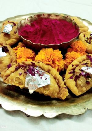 ক্ষীর সুজির গুজিয়া(Kheer Sujir Gujiya Recipe In Bengali) রেসিপির প্রধান ছবি