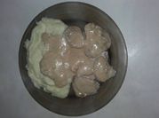 Una foto de solomillo en salsa de nata