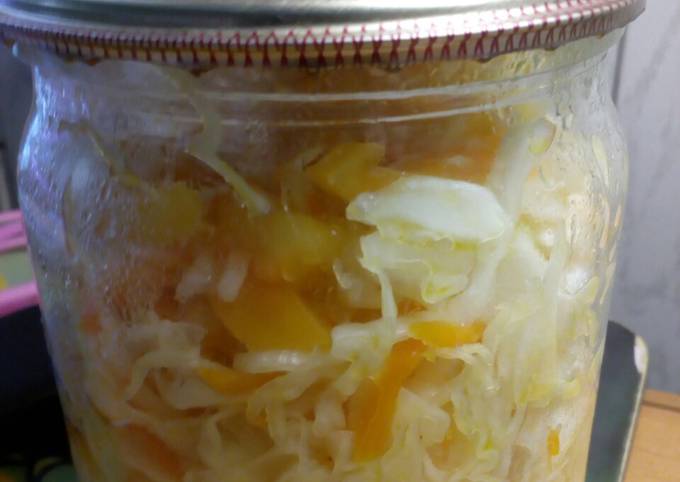 Простые салаты из капусты: 10 рецептов на скорую руку
