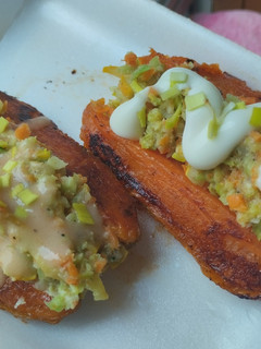 Una foto de Batata/camote/boniato relleno de salteado de vegetales🍠🥦🧅🌶️