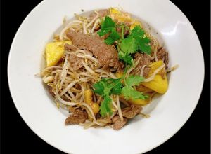 Hình của món Thịt bò xào giá.