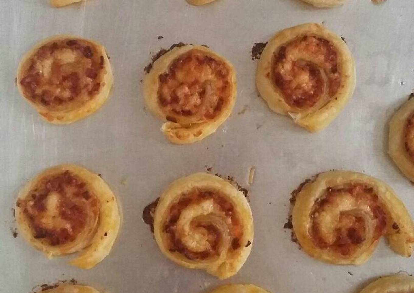 HAM & CHEESE PIZZA PUFF PINWHEELS
