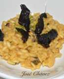 Arroz cremoso de lapas y burgados con crujiente de algas