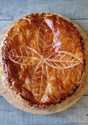 Une photo de Galette des Rois noisette, chocolat, sarrasin
