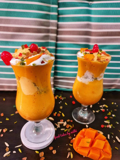 મેંગો મસ્તાની (Mango Mastani Recipe In Gujarati) રેસીપી મુખ્ય ફોટો
