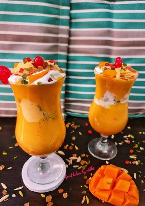 મેંગો મસ્તાની (Mango Mastani Recipe In Gujarati) રેસીપી મુખ્ય ફોટો
