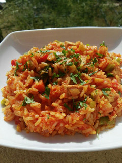 Una foto de Arroz con verduras y tofu