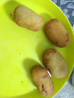 Una foto de Croquetas de codillo con cabeza de lomo y cebolla caramelizada
