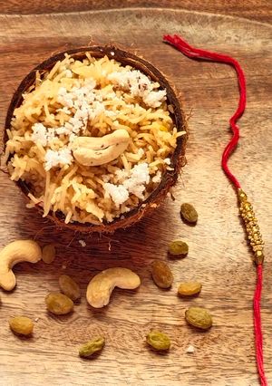 नारळी भात (narali bhat recipe in marathi) रेसिपी चे मुख्य फोटो 