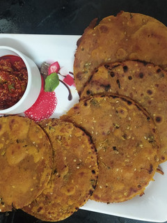 મસાલા થેપલા (Masala Thepla Recipe In Gujarati) રેસીપી મુખ્ય ફોટો