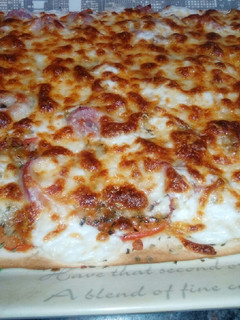 Una foto de Pizza carbonara