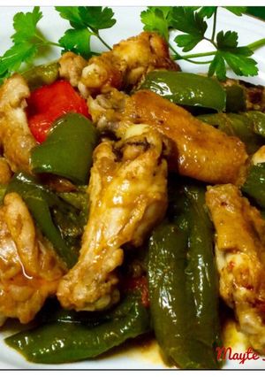 Foto principal de Pollo con pimientos fritos al pimentón