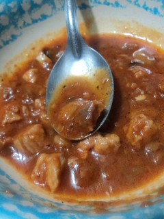 Una foto de Carne de cerdo con frijoles de la olla en salsa roja a lo Jalisco para rellenos