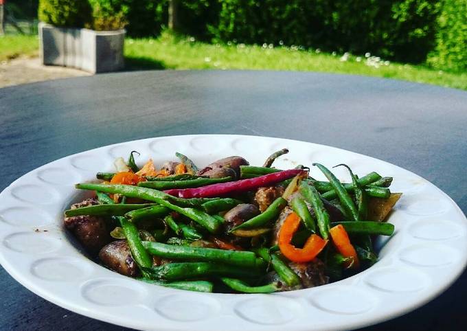 Steps to Prepare Super Quick Homemade Stir Fry Long Beans with Bell Pepper and Chicken Hearts