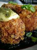 CROQUETAS Españolas al Alioli y Cilantro🌿en cama de Cebolla...!